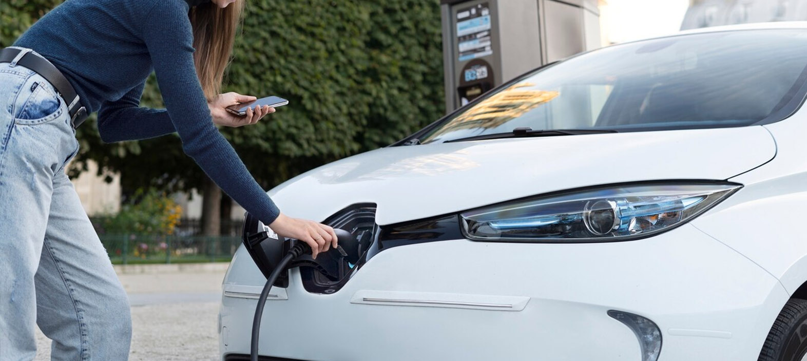 How Does Carbon Fiber Contribute to the Revolution in Electric Vehicles?